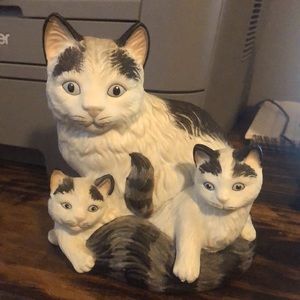 Ceramic cats